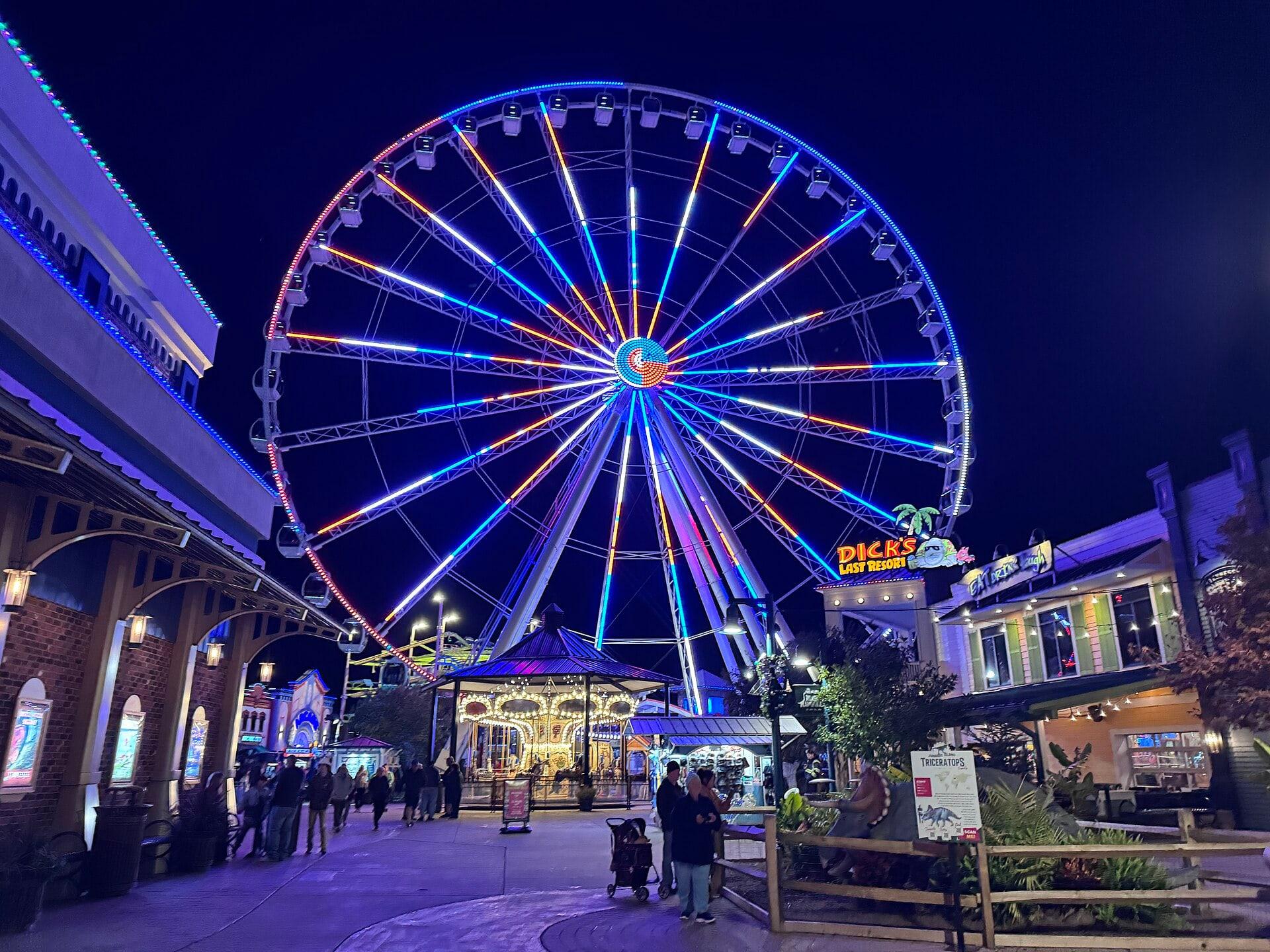 The Great Smoky Mountain Wheel at The Island in Pigeon Forge at night